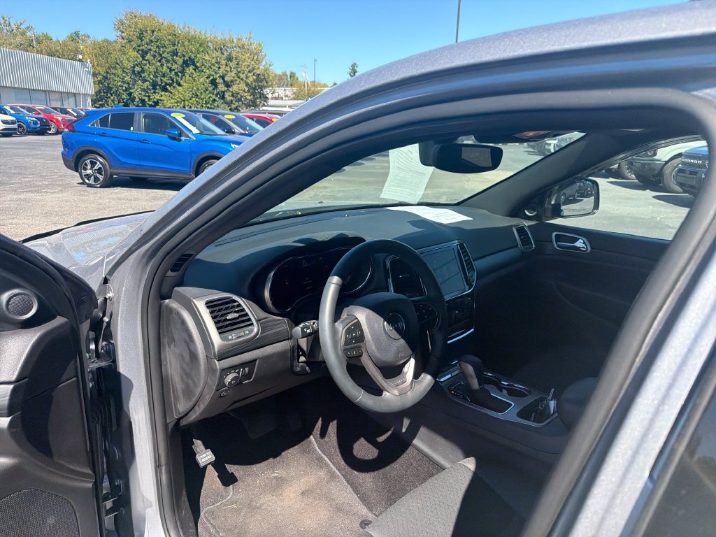 Used 2019 Silver Jeep Laredo E image 15