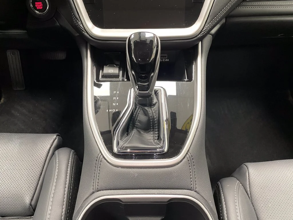 Used 2025 Ice Silver Metallic Subaru Limited image 14
