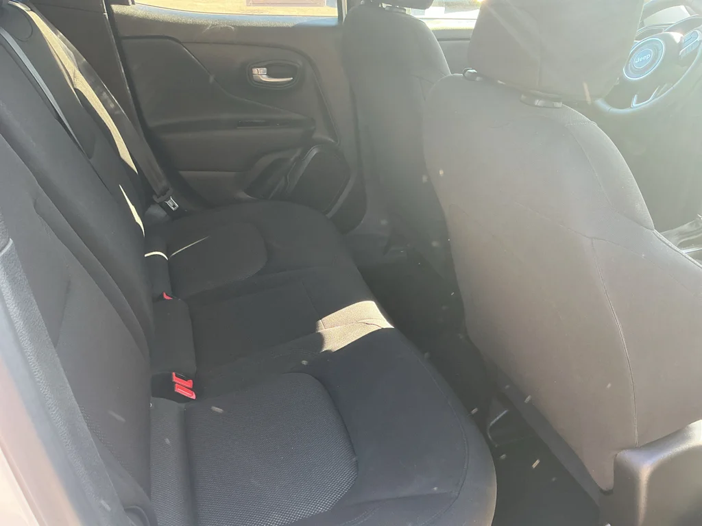 Used 2023 Alpine White Clearcoat Jeep Latitude image 15