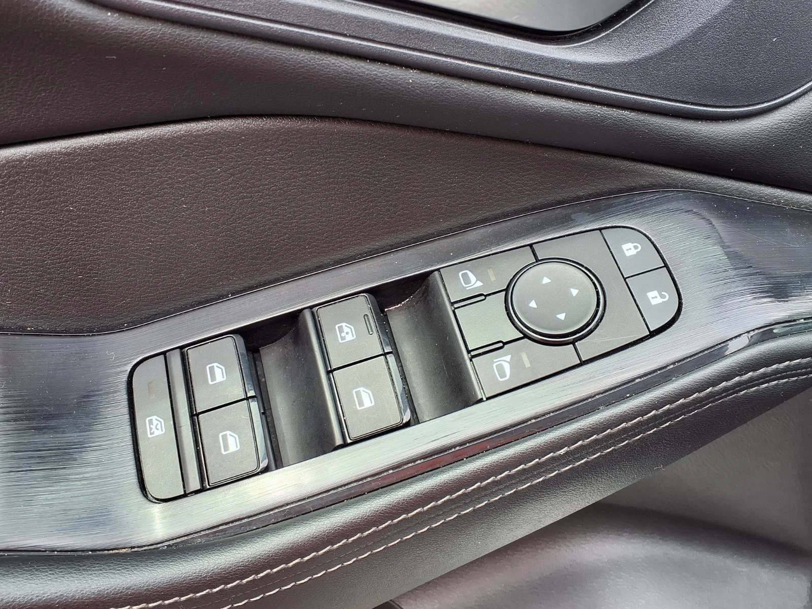 Used 2024 Everest White Pearl Nissan SV image 7