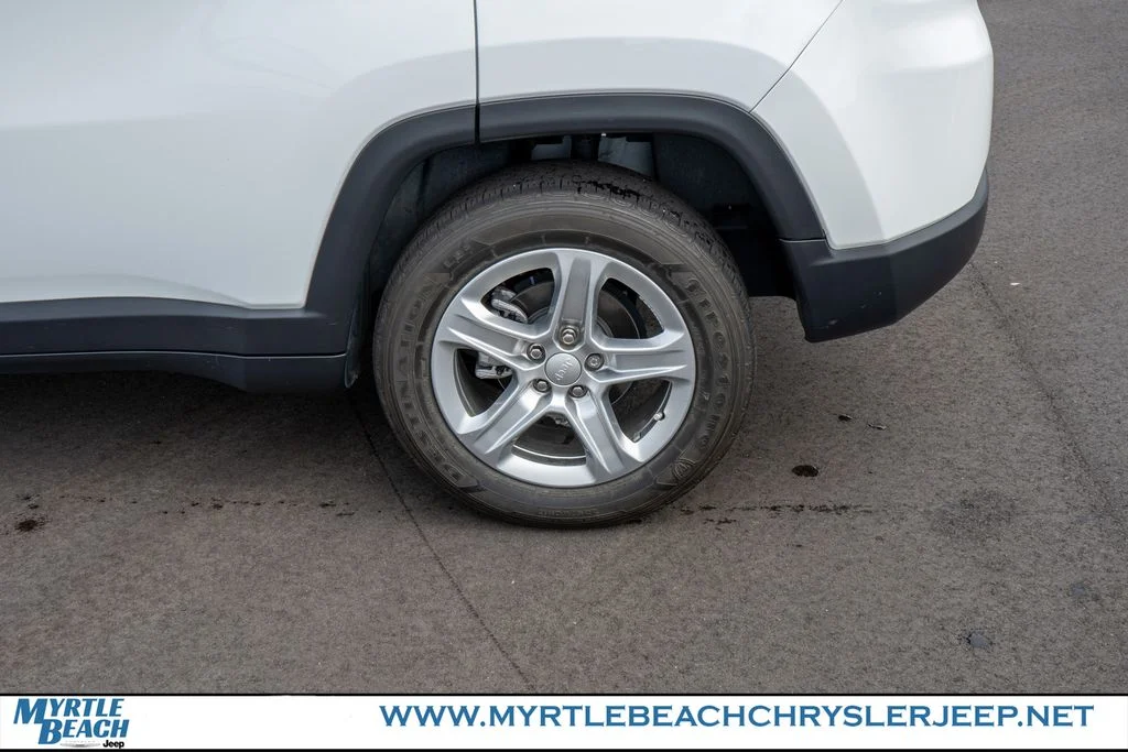 Certified Used 2023 Bright White Clearcoat Jeep Latitude image 12