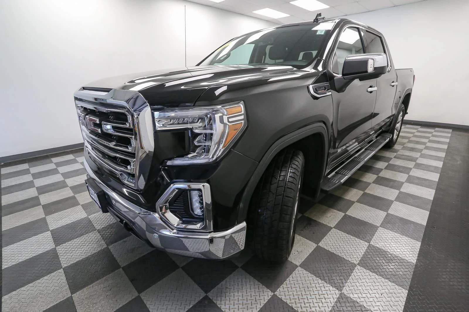 Used 2021 Onyx Black GMC SLT image 4