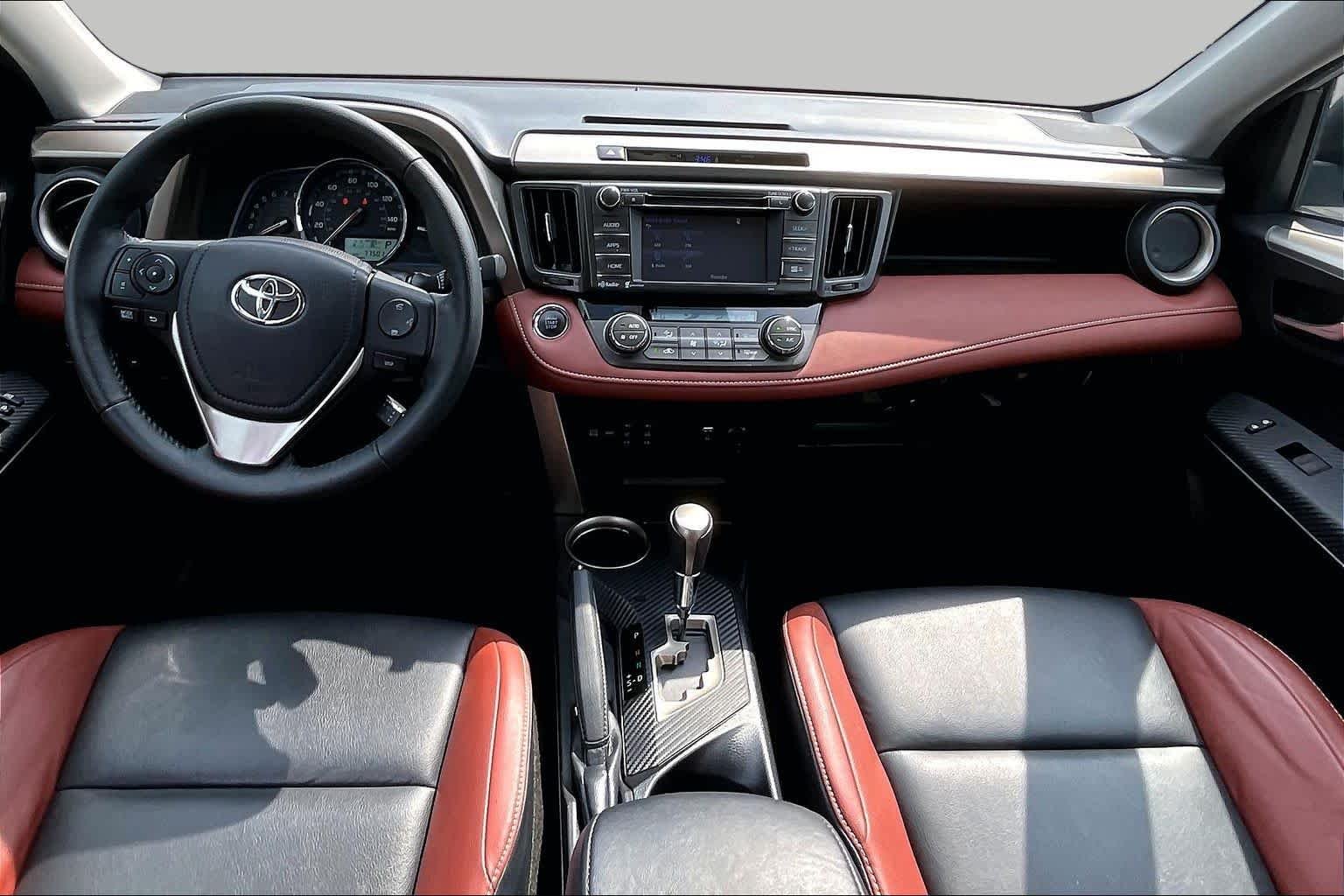 Used 2015 Classic Silver Metallic Toyota Limited image 15
