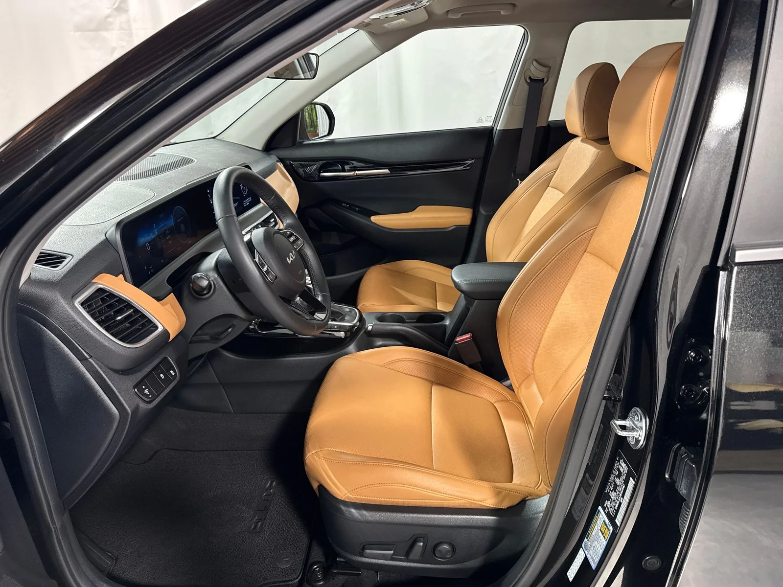 Used 2024 Black Kia EX image 3