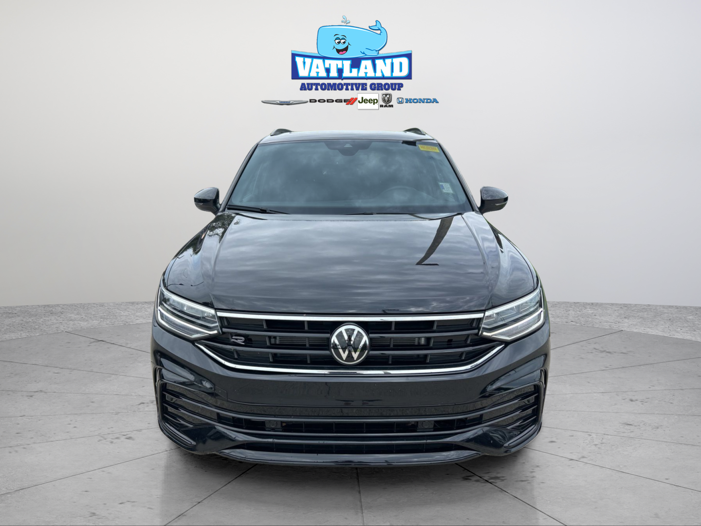 Used 2024 Black Volkswagen 2.0T SE R-Line Black image 8