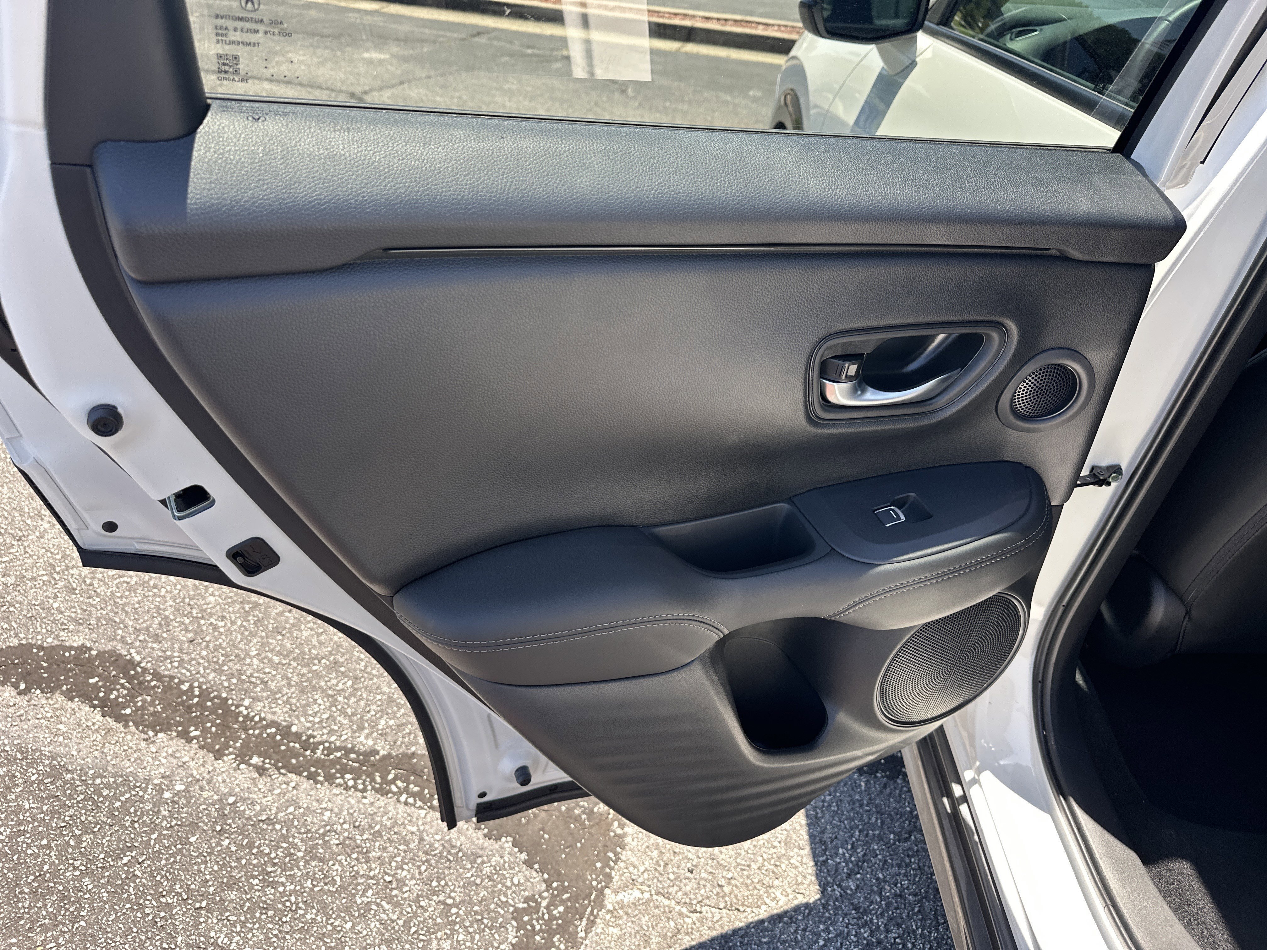 Used 2025 Platinum White Pearl Acura Base image 25