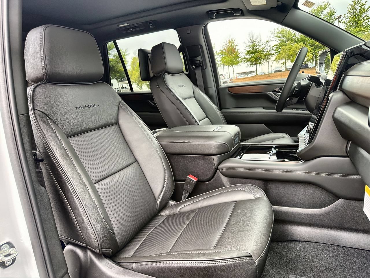 2026 GMC Yukon Denali - Photo 23
