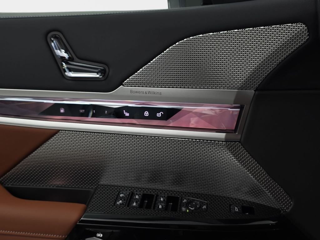2026 BMW 7 Series 750e - Photo 27