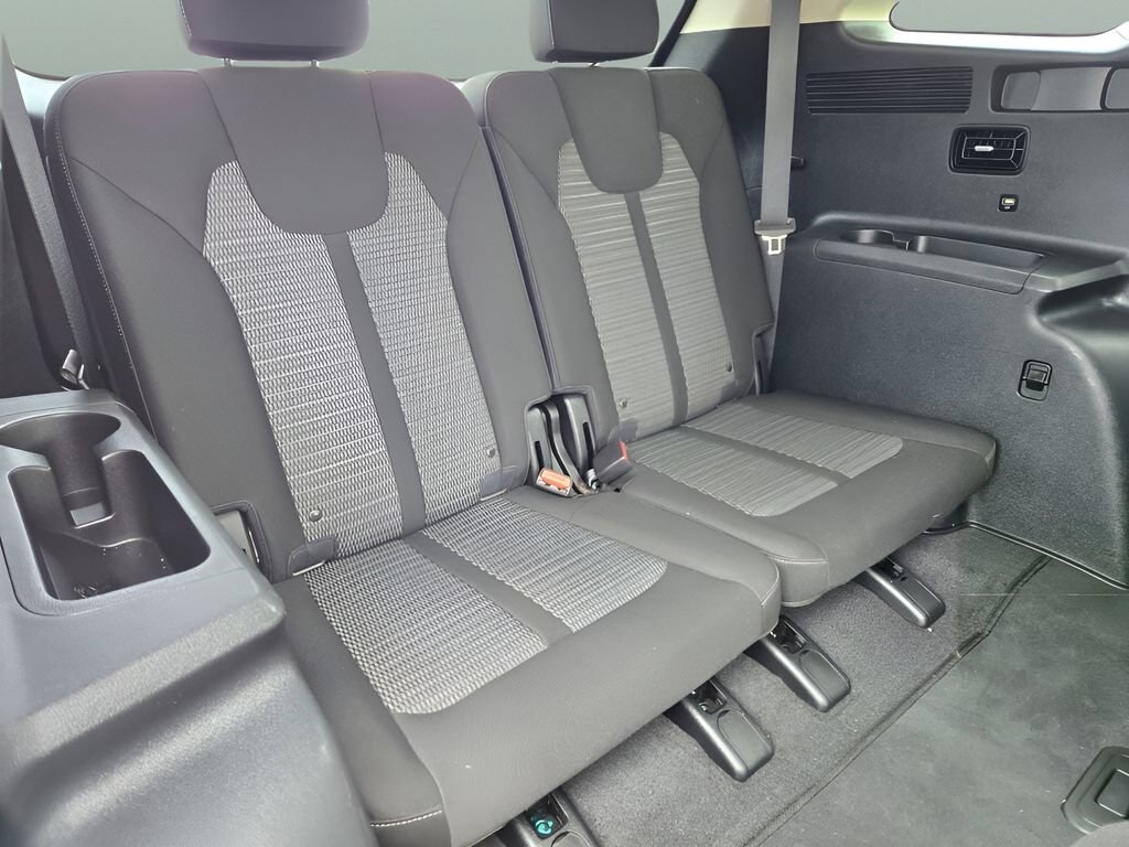 Used 2023 White Kia X-Line EX image 11