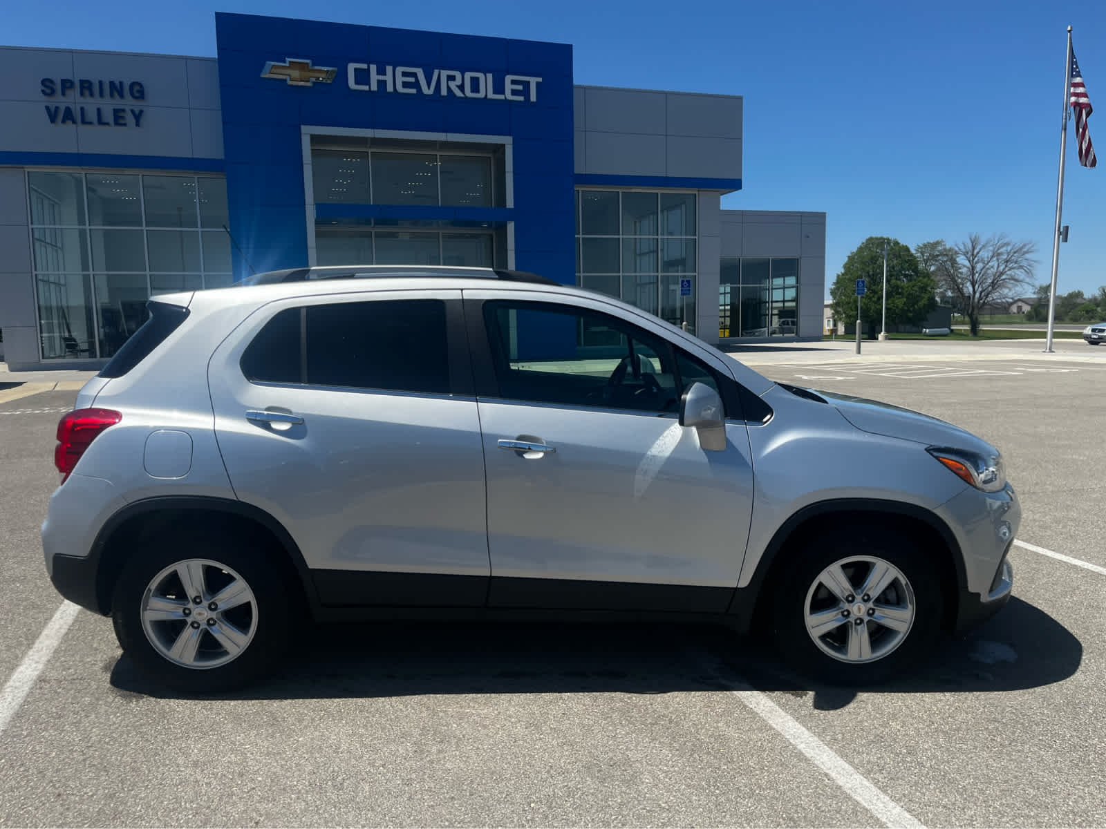 Used 2020 Chevrolet Trax LT with VIN KL7CJLSB4LB010305 for sale in Spring Valley, Minnesota