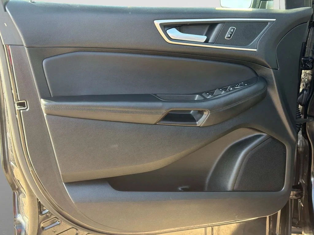 Used 2024 Agate Black Metallic Ford SEL image 18