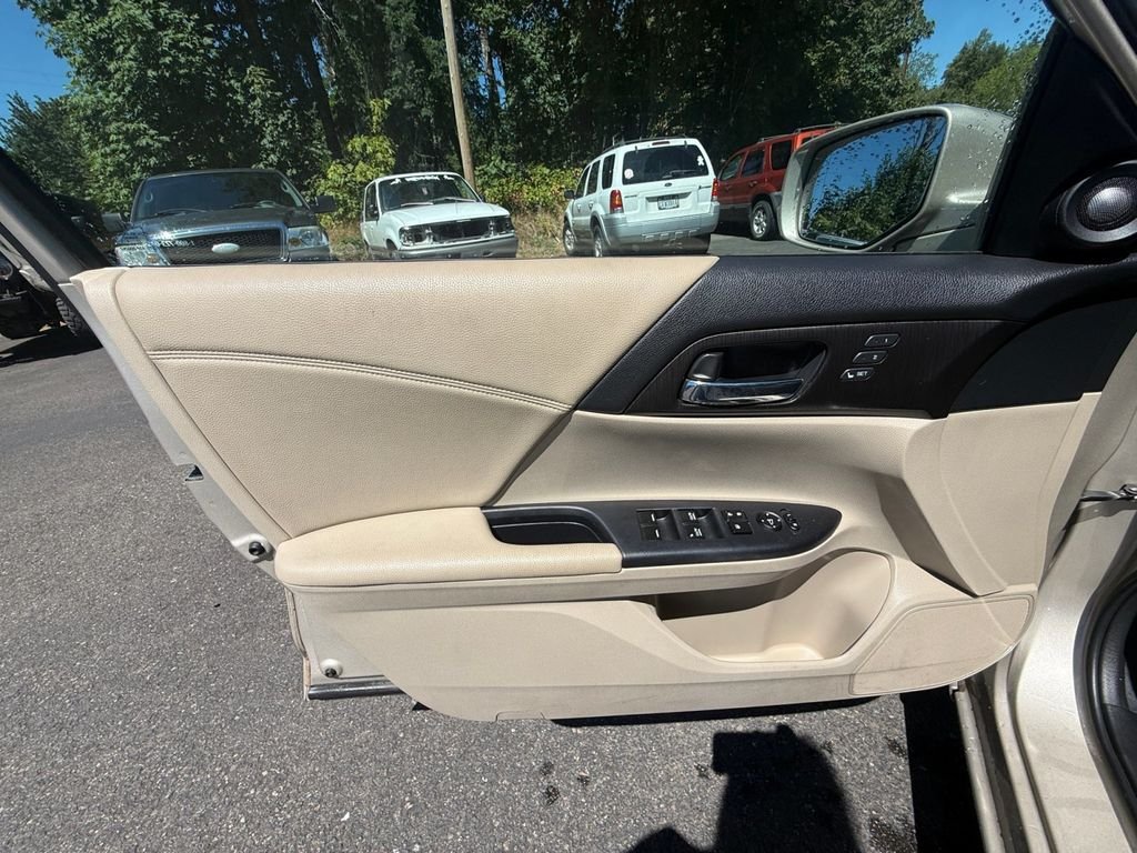 Used 2015 Gold Honda EX-L image 11