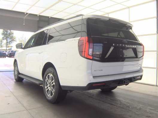 Used 2025 Oxford White Clearcoat Ford Active image 6