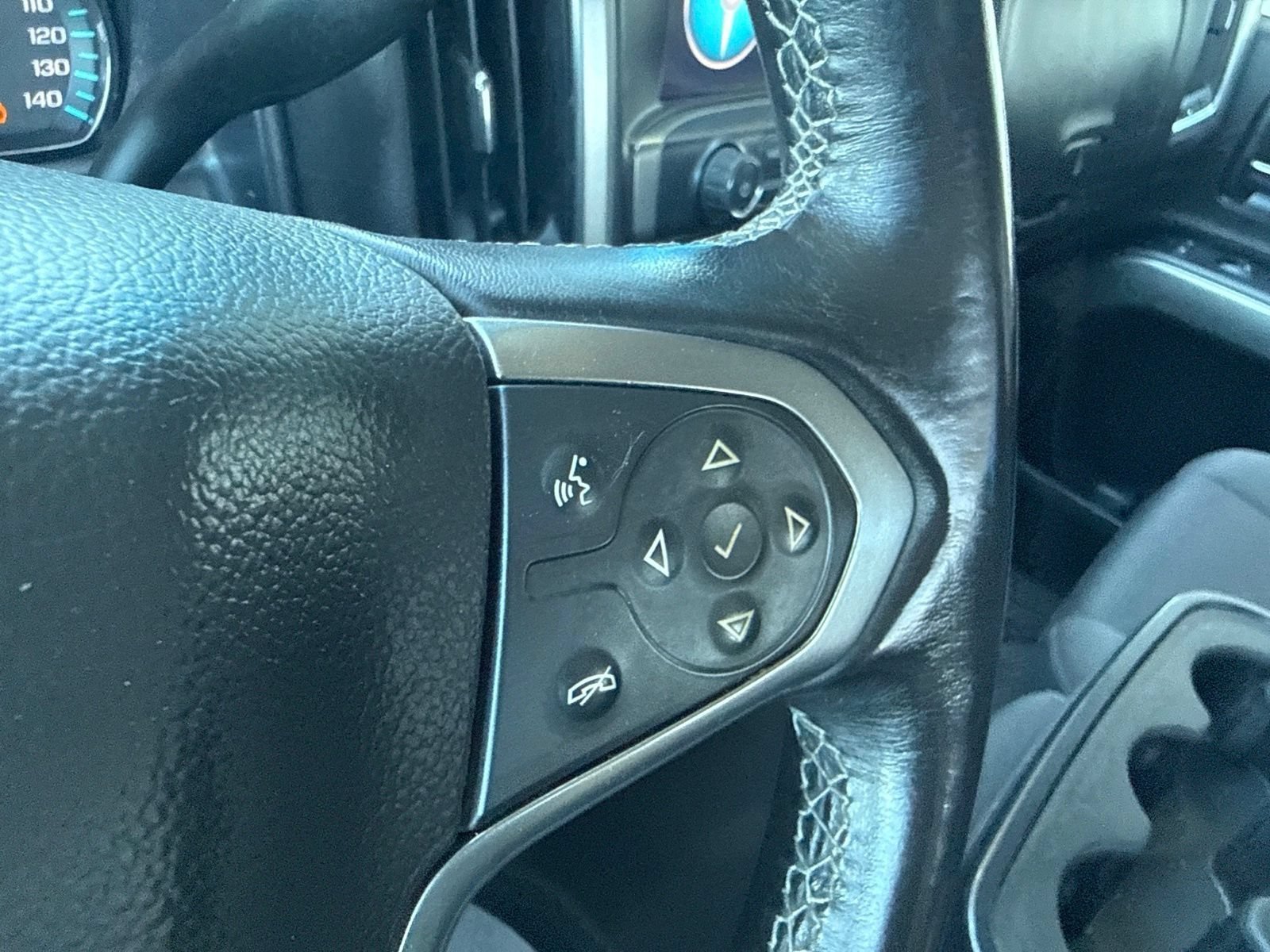Used 2019 GRAPHITE METALLIC Chevrolet LT image 28
