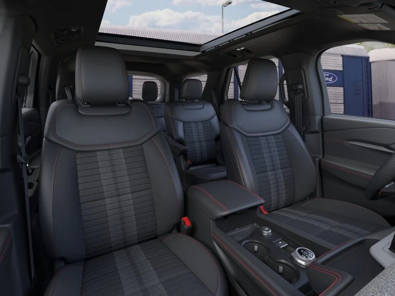 New 2026 Star White Metallic Tri-Coat Ford ST-Line image 24