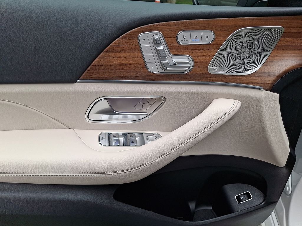 New 2026 Polar White Mercedes-Benz GLS 450 image 12