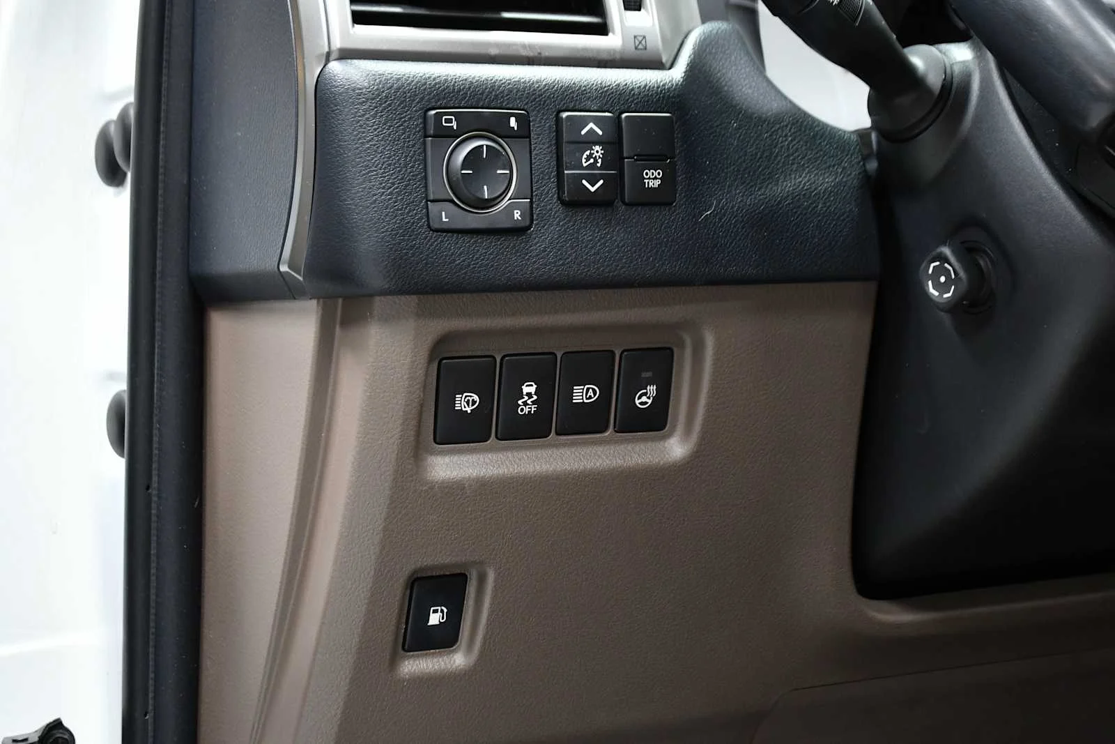 Used 2023 Eminent White Pearl Lexus Premium image 15