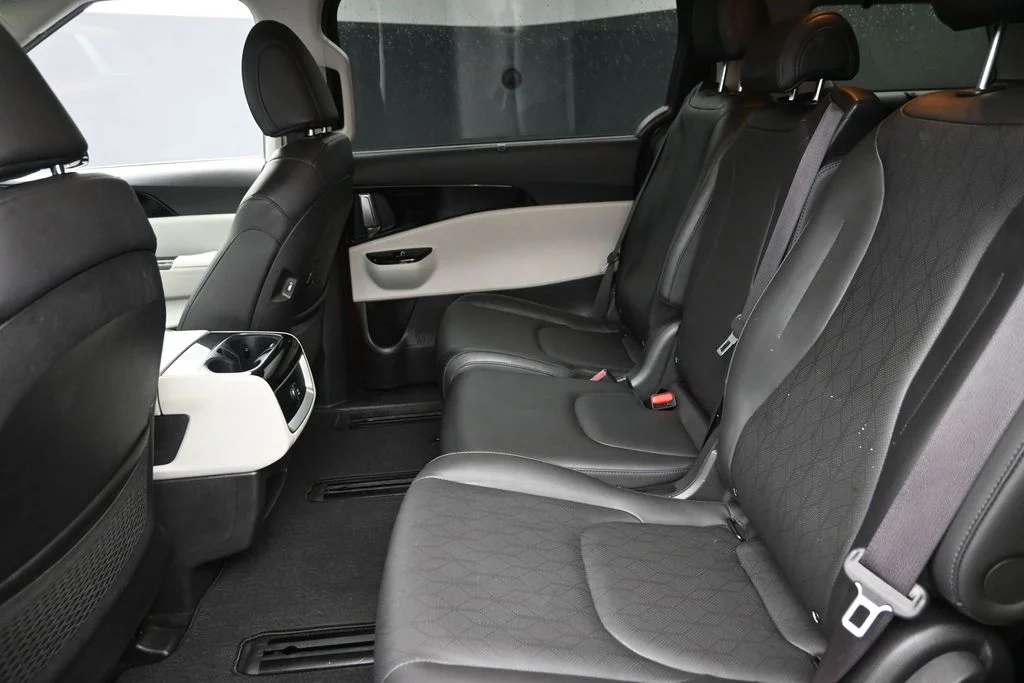 Used 2022 Red Kia EX image 14