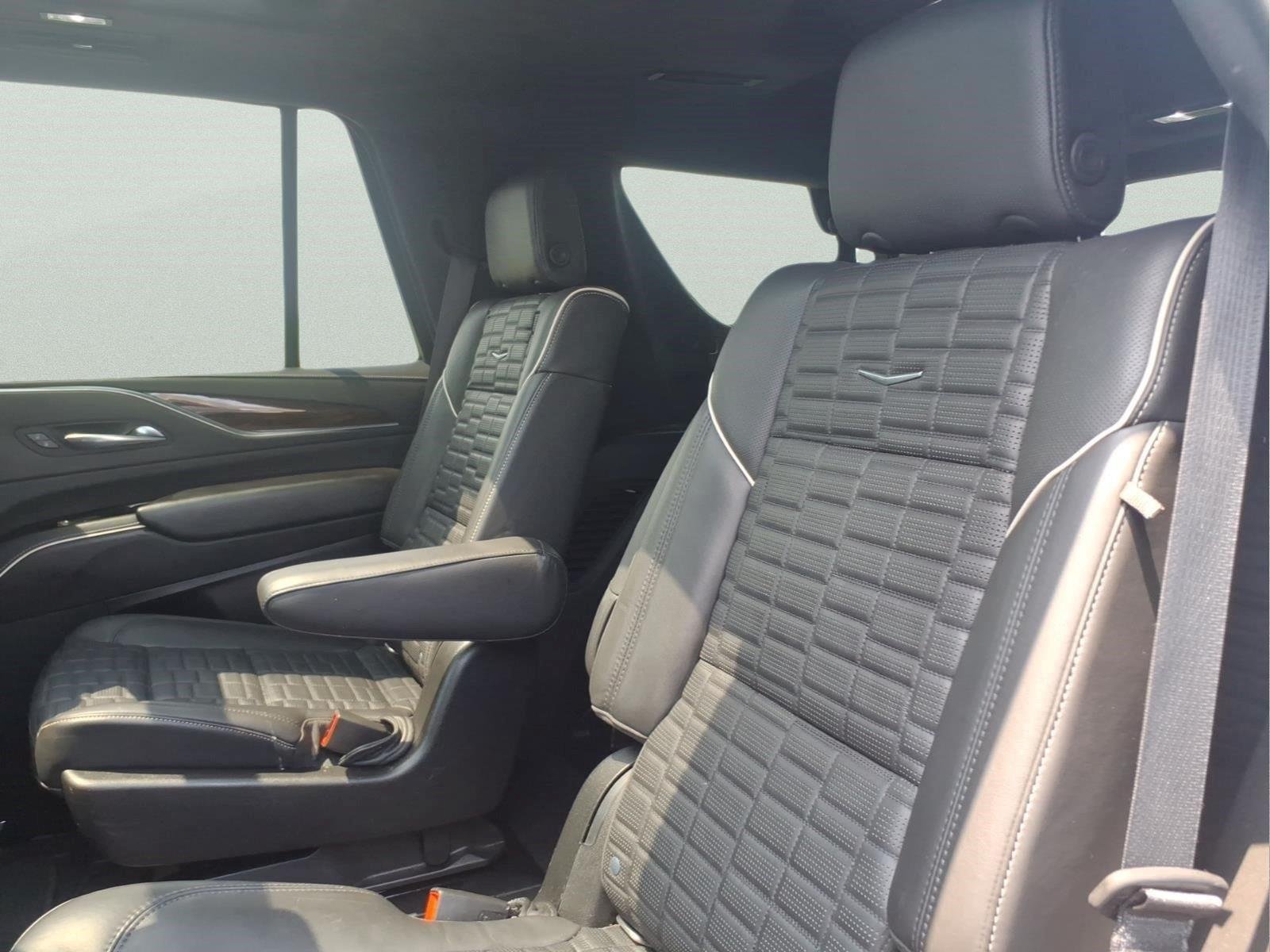 Used 2021 CRYSTAL WHITE TRICOAT Cadillac Sport Platinum image 14