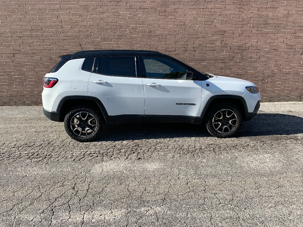 Used 2025 Bright White Clearcoat Jeep Trailhawk image 6