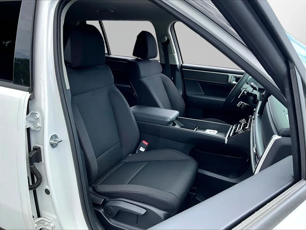 New 2026 White Hyundai SE image 10