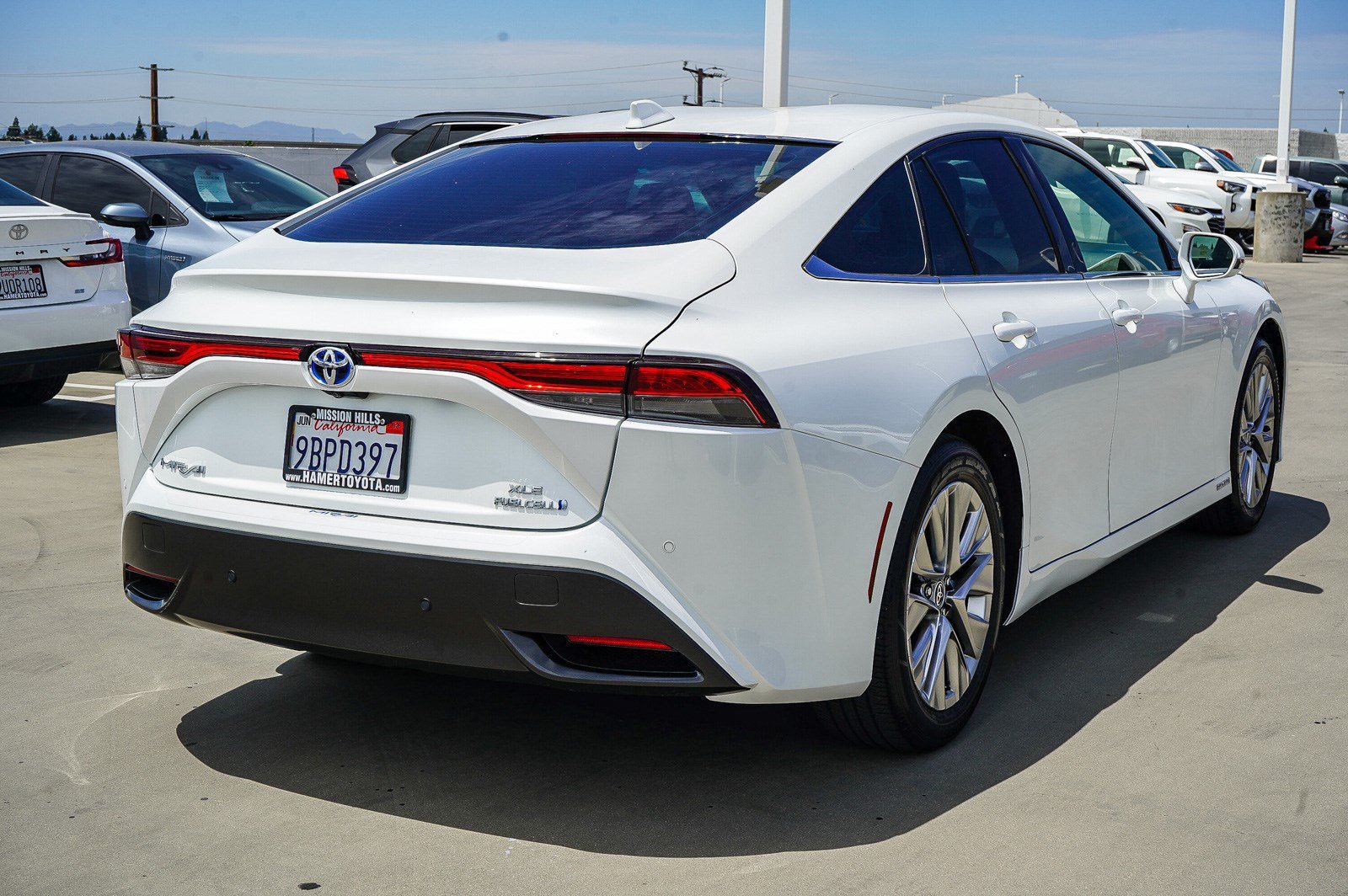 Certified Used 2022 Oxygen White Toyota XLE image 6