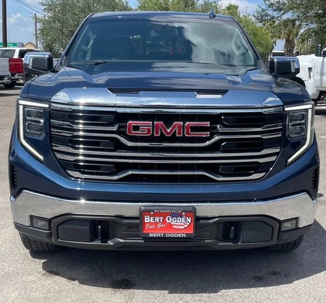 Used 2022 PACIFIC BLUE METALLIC GMC SLT image 2