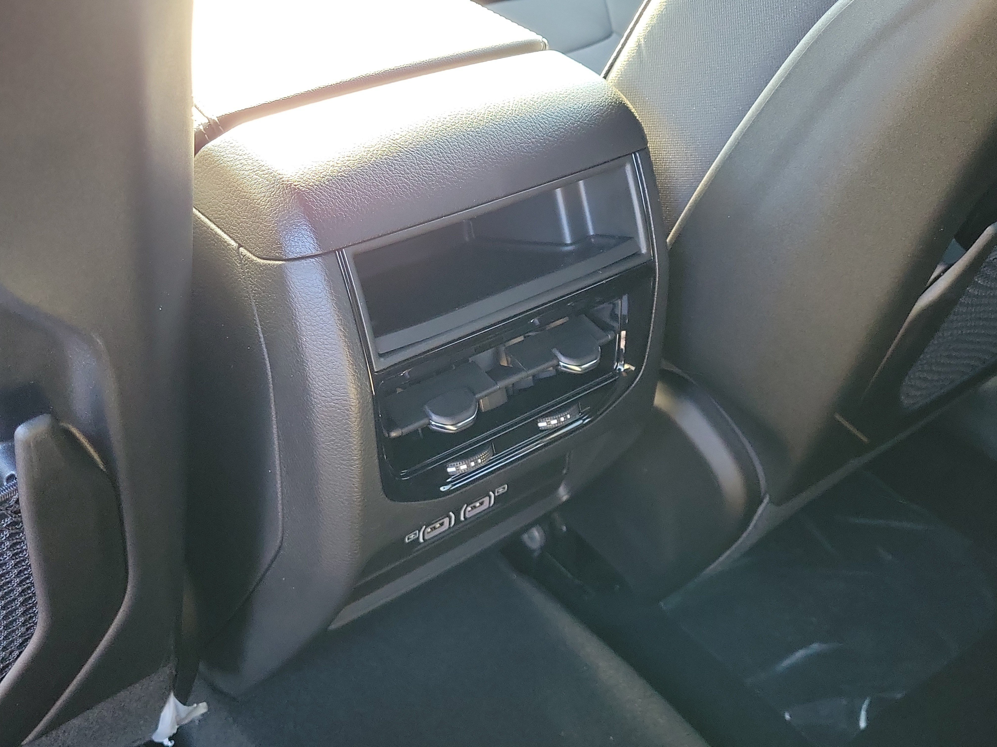 New 2026 Bright White Clear-Coat Exterior Paint Jeep Laredo image 12