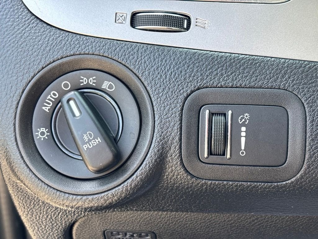 Used 2018 Silver Dodge Crossroad image 20