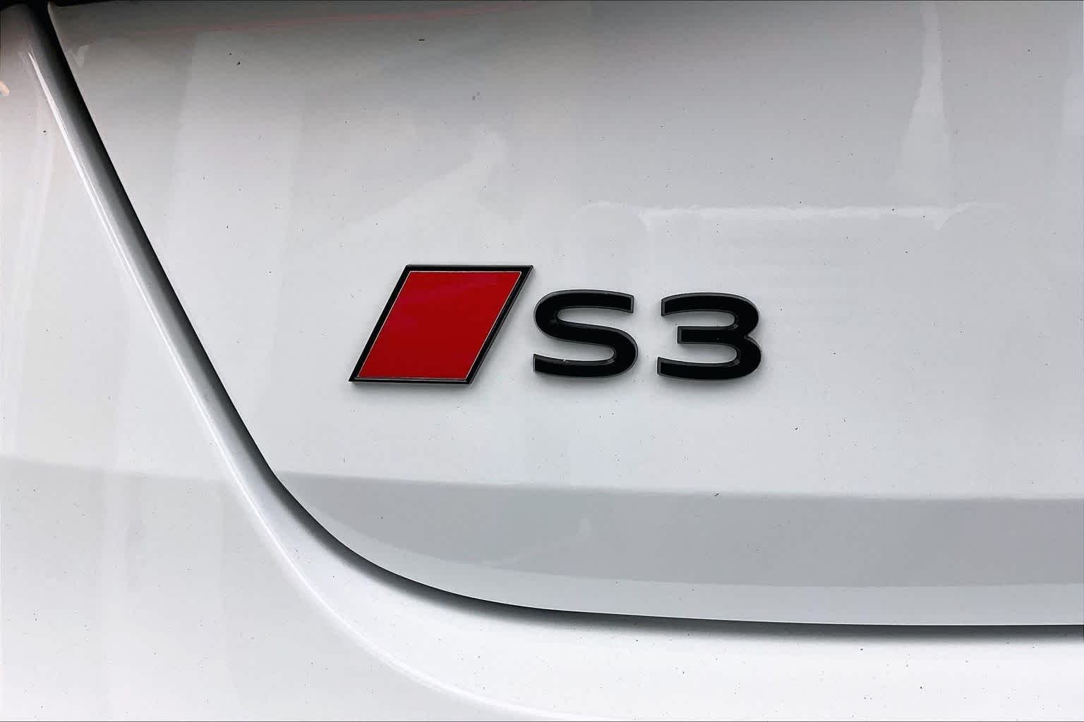 Used 2025 Glacier White Metallic Audi Premium Plus image 31