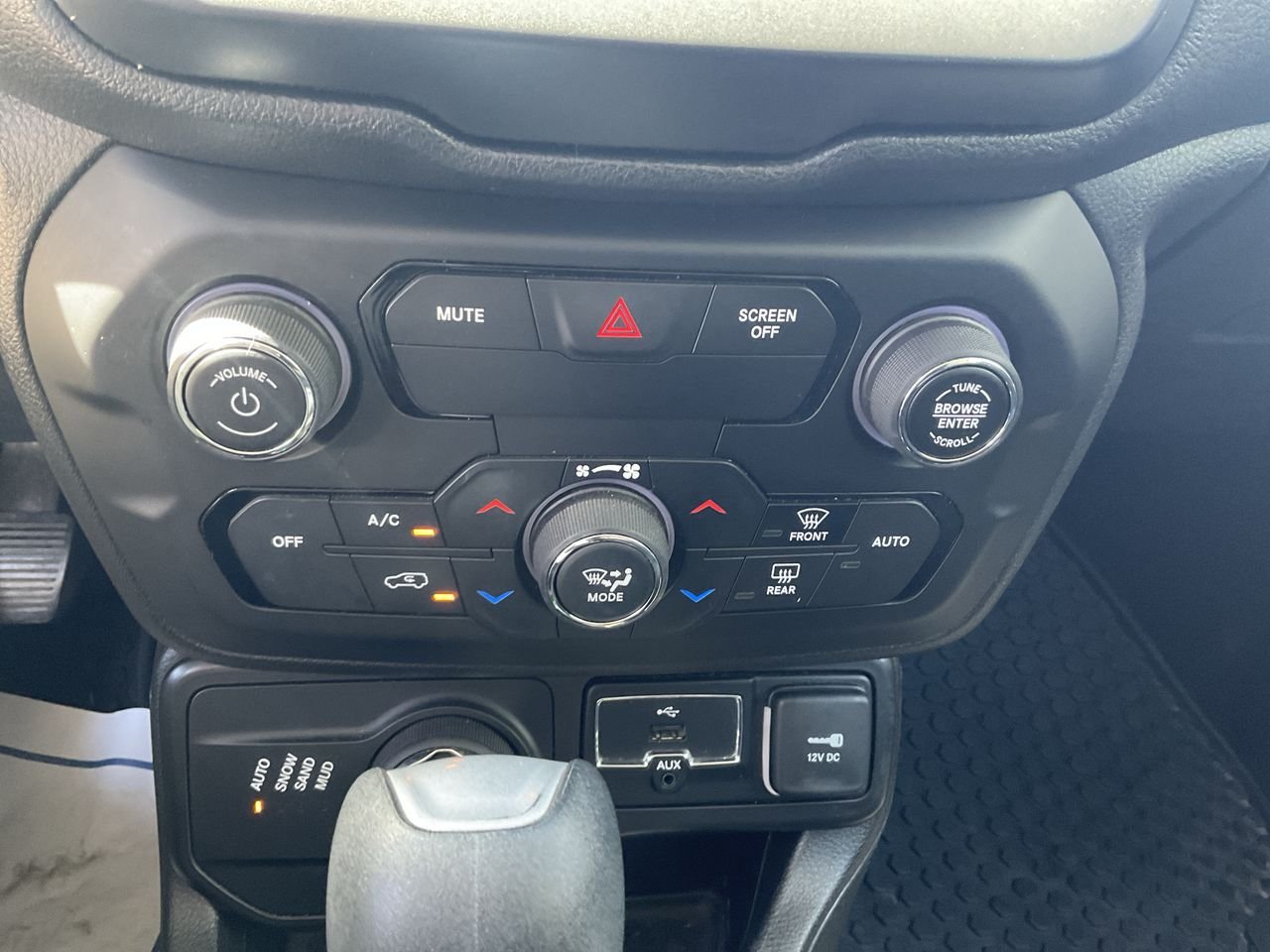 Used 2019 BLUE Jeep Latitude image 17