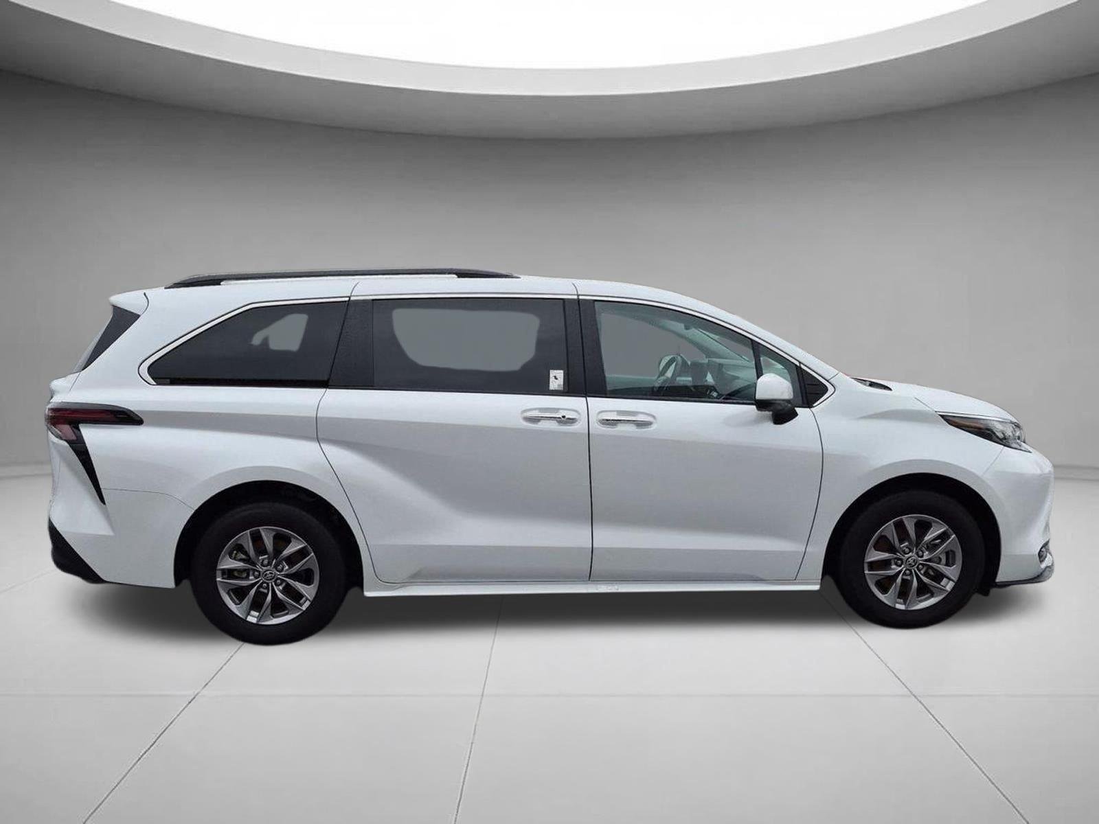 Used 2025 Wind Chill Pearl Toyota XLE image 6