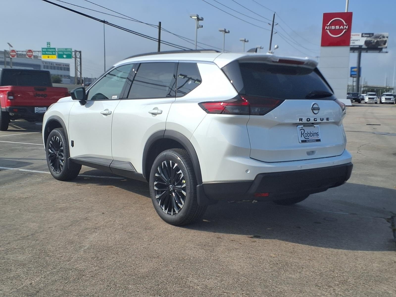 New 2026 Everest White Pearl TriCoat Nissan Dark Armor™ image 4