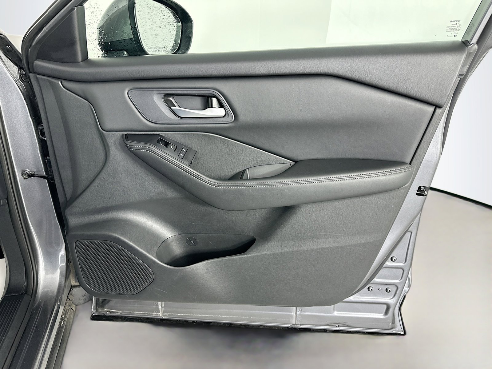 2024 Nissan Rogue SV - Photo 32