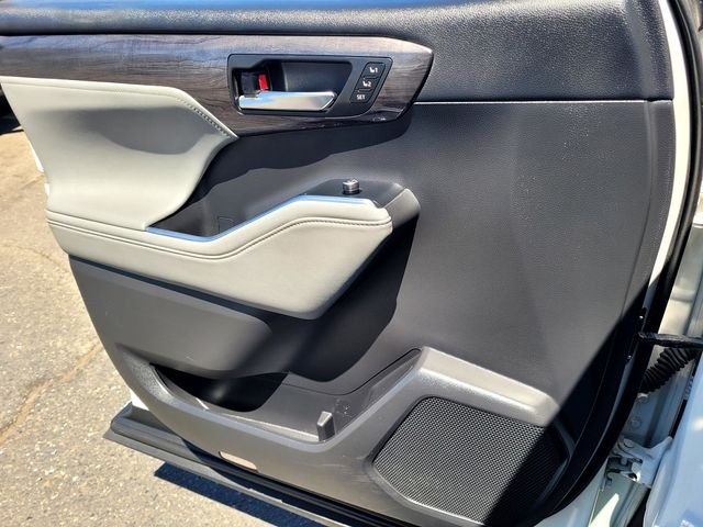 Used 2021 White Toyota Platinum image 19