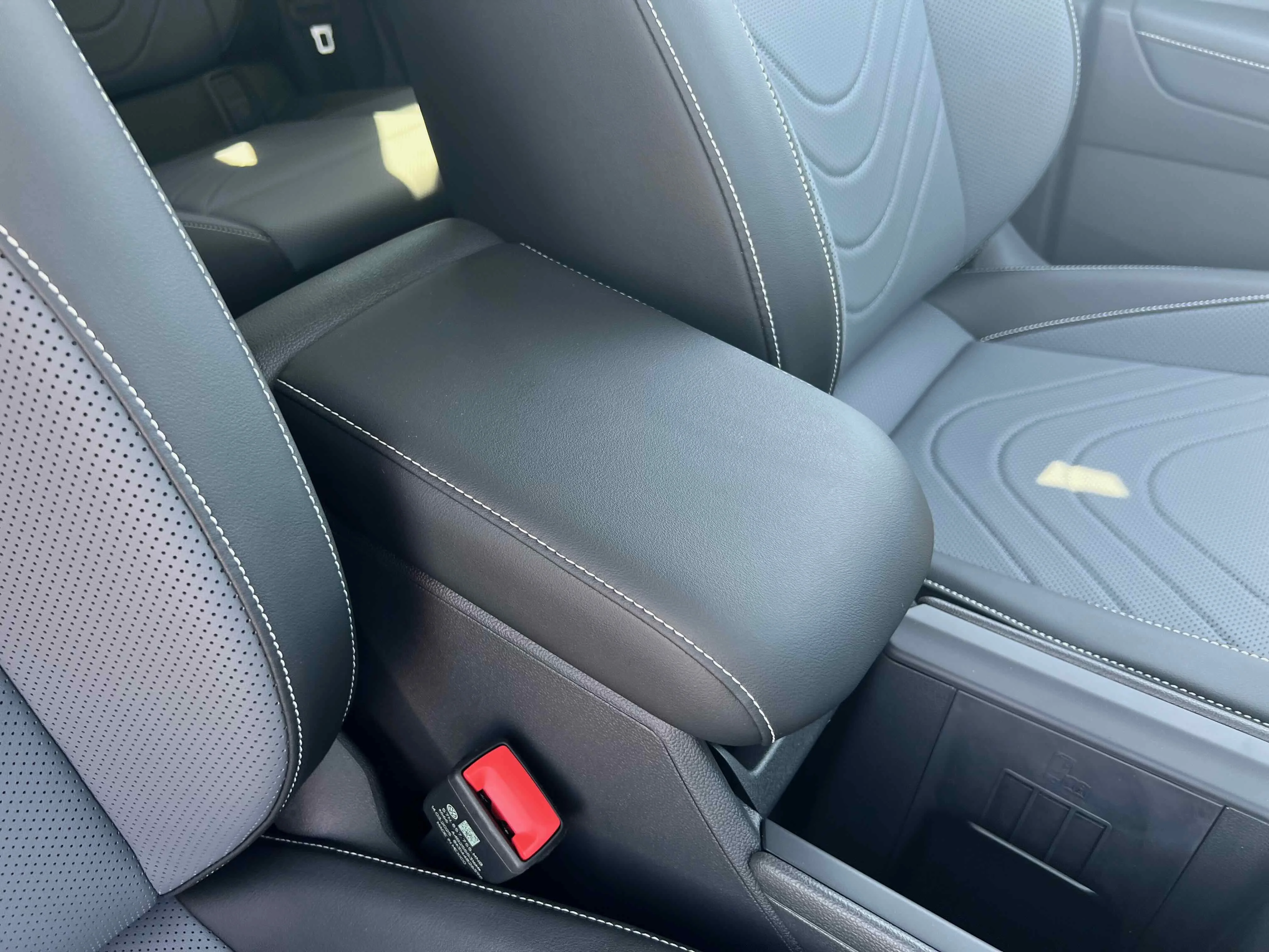 New 2025 Platinum Gray Volkswagen SE image 23