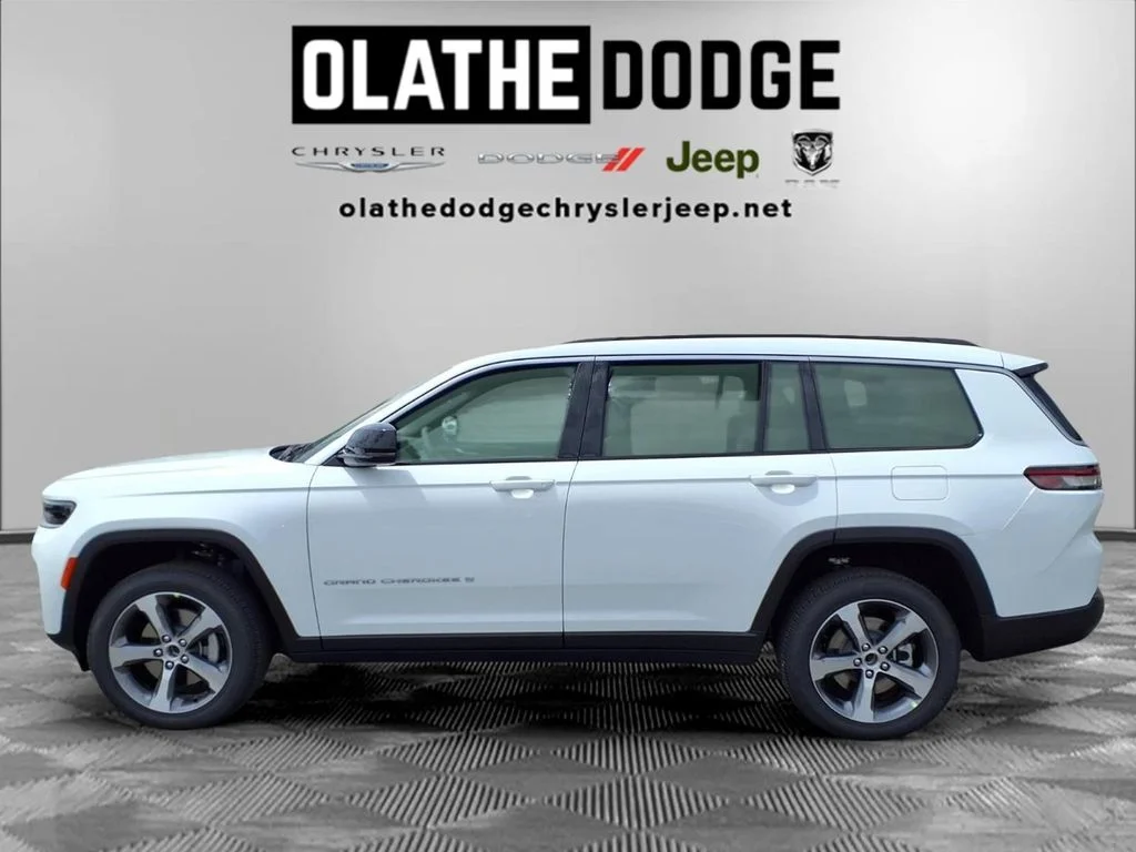 New 2026 Bright White Clear-Coat Exterior Paint Jeep Limited image 19