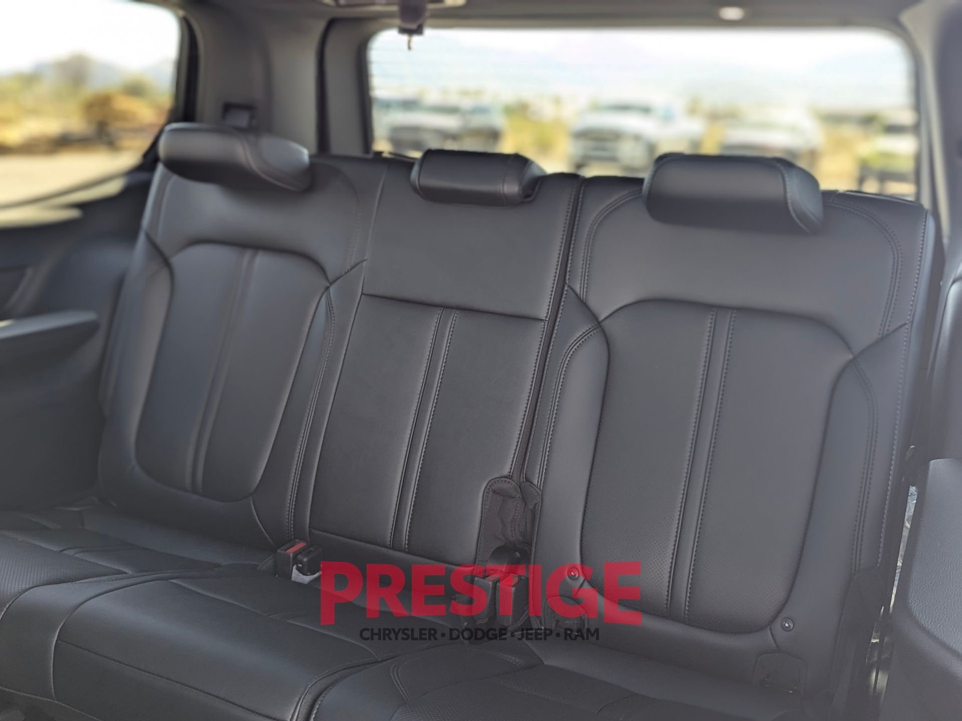 New 2026 Baltic-Gray Metallic Clear-Coat Exterior Paint Jeep Upland image 30