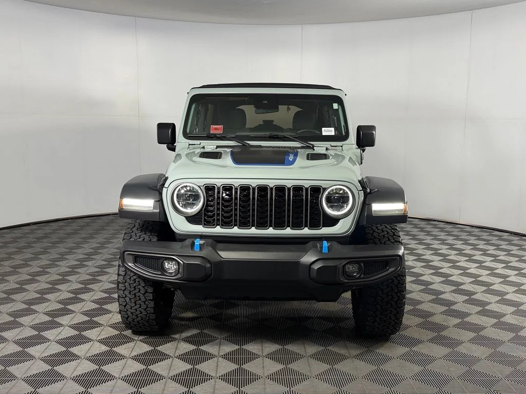 Used 2024  Jeep Rubicon 4xe image 4