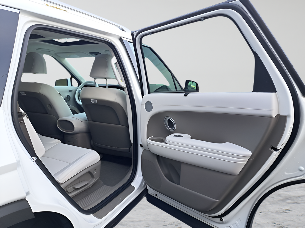 New 2026 White Hyundai SEL Premium image 13
