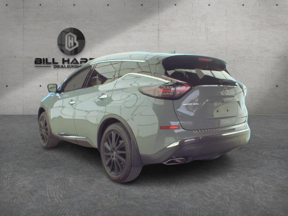 Used 2023 Gray Nissan Platinum image 3
