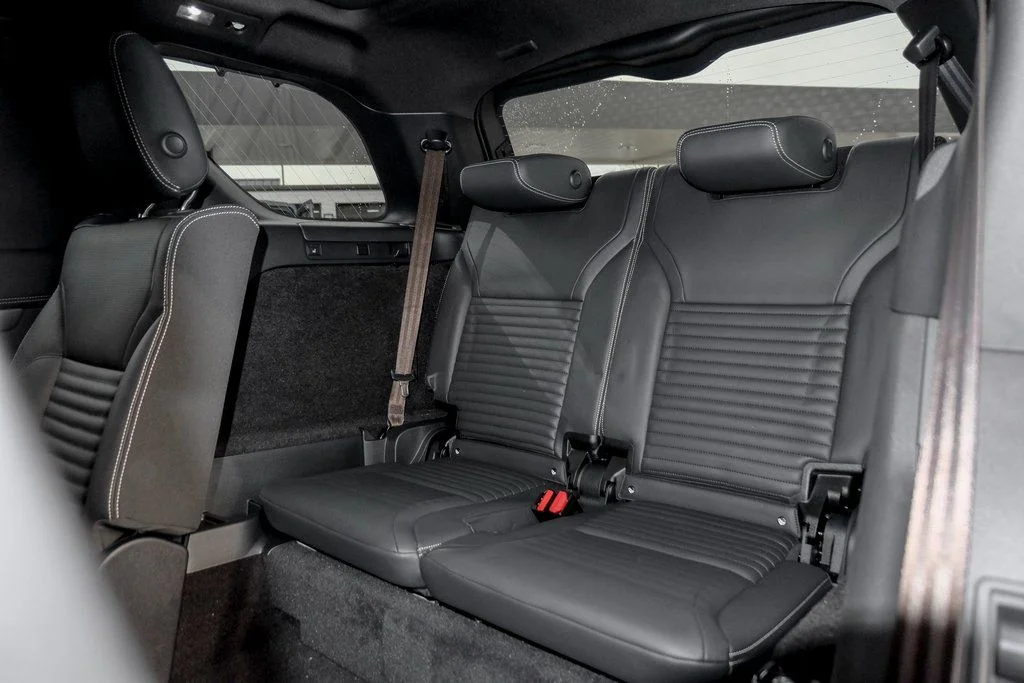 Certified Used 2025 Fuji White Land Rover Dynamic SE image 20