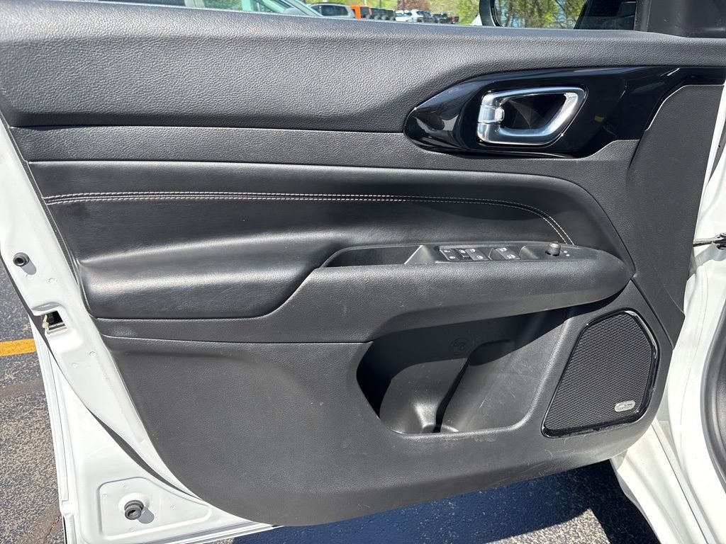 Used 2022 White Jeep High Altitude image 19