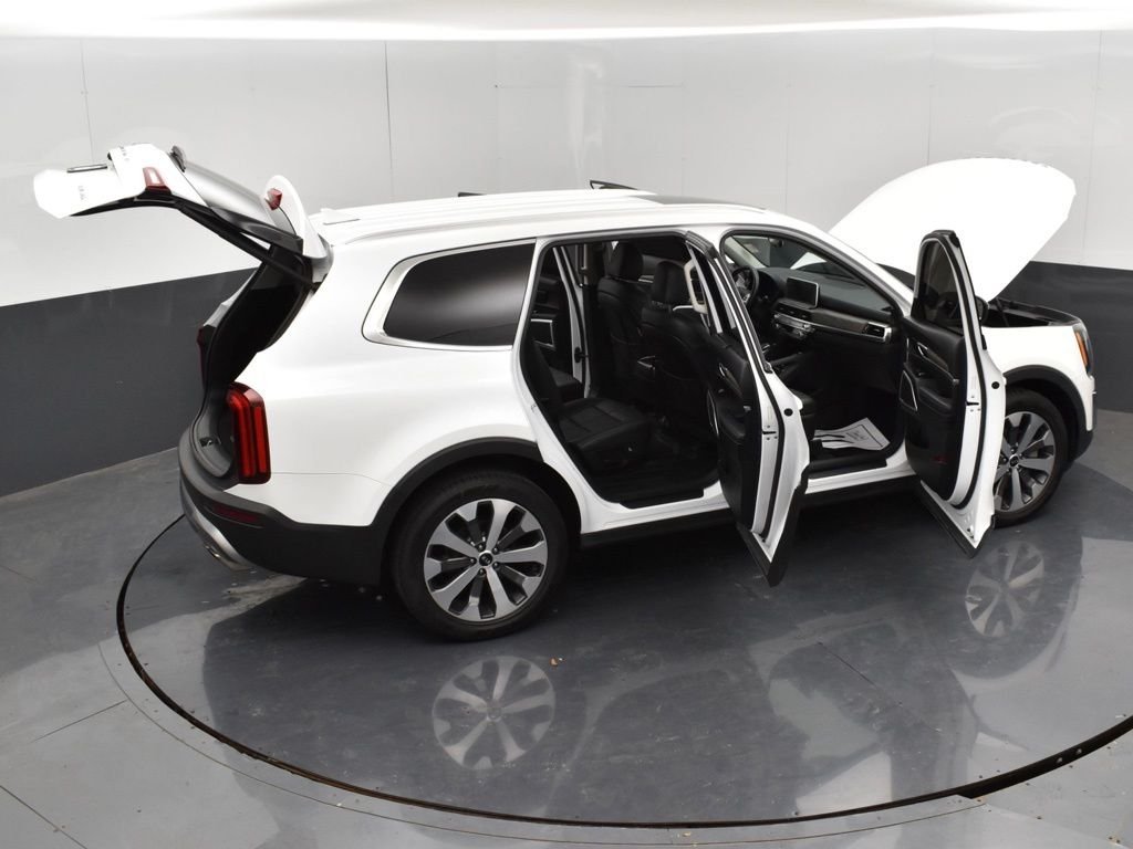 Used 2021 White Kia EX image 33