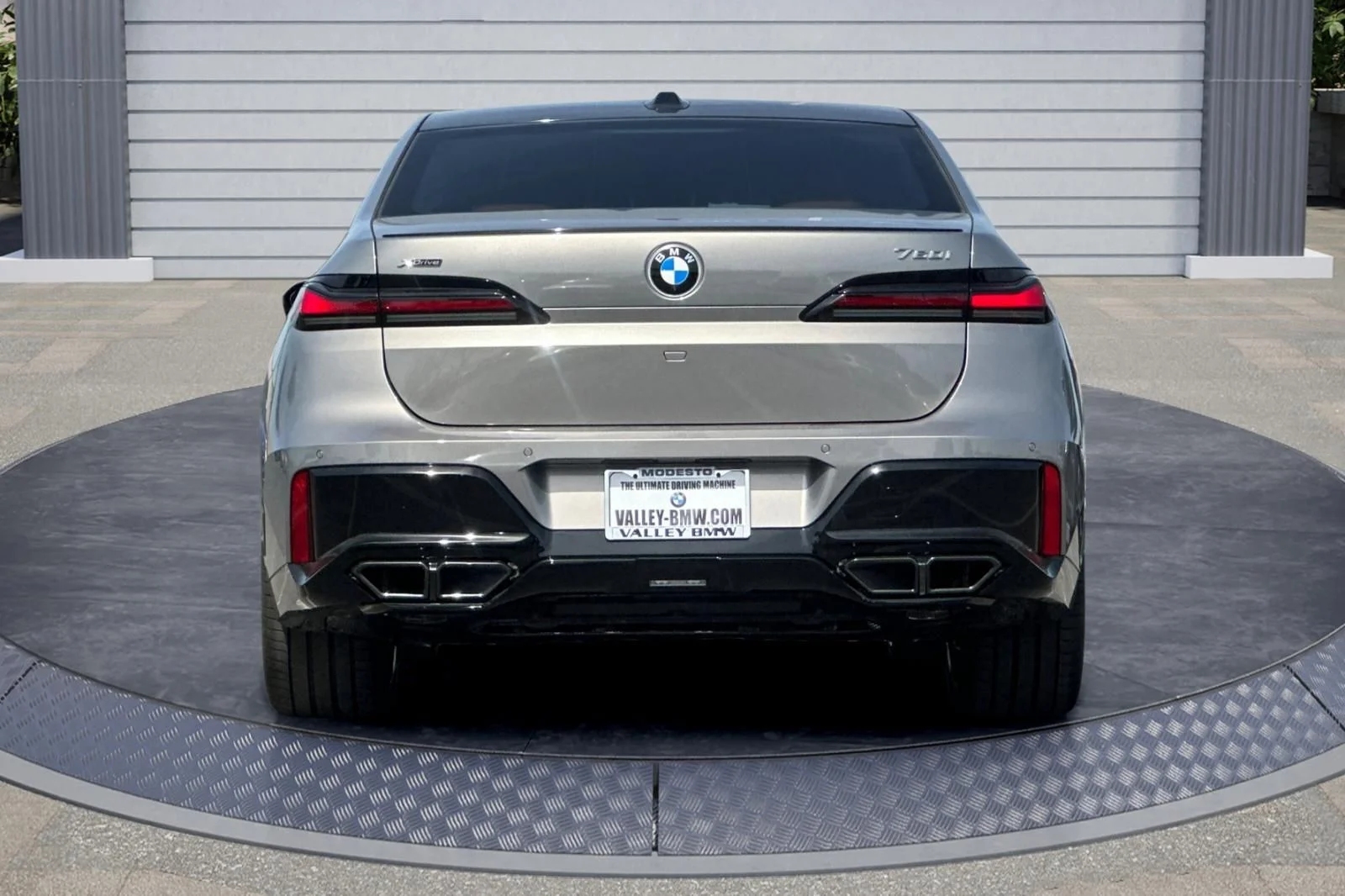 New 2026 Oxide Grey Metallic BMW 760i xDrive image 5