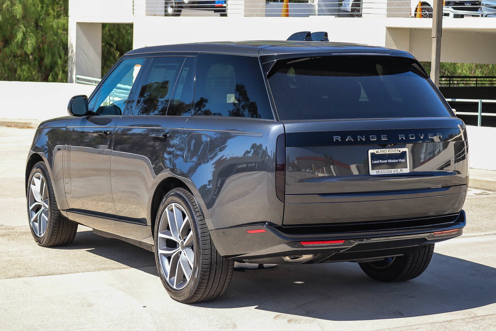 New 2026 Carpathian Grey Land Rover SE image 5