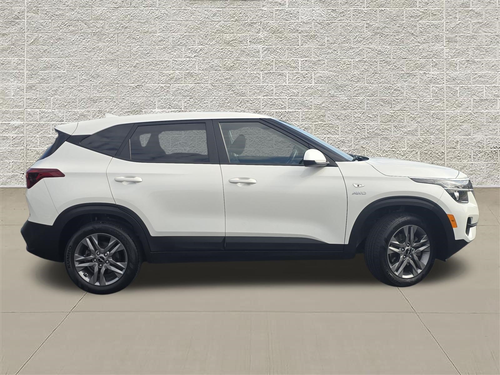 Used 2023 Snow White Pearl Kia LX image 8