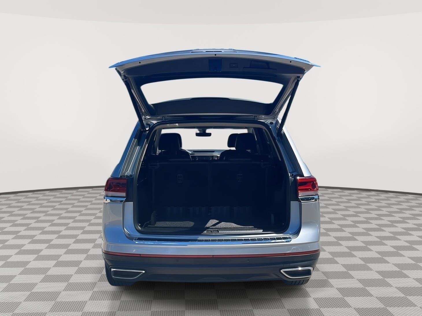 Used 2023 Pyrite Silver Metallic Volkswagen 2.0T SE w/Technology image 30