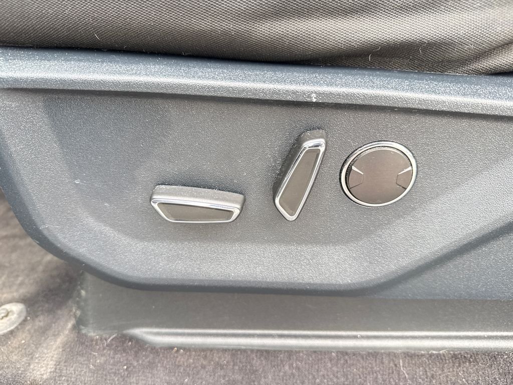 Used 2021 White Ford XLT image 9