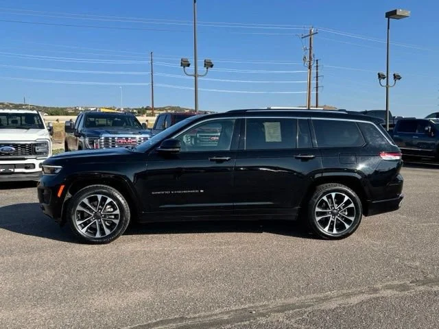 Used 2022 Black Jeep Overland 4x4 image 2